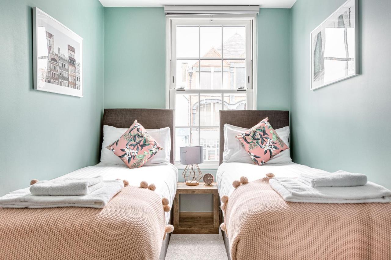 Homely 2 Beds Apt Up To 5 Guests-Wifi By Tent Serviced Apartments Чертсі Екстер'єр фото
