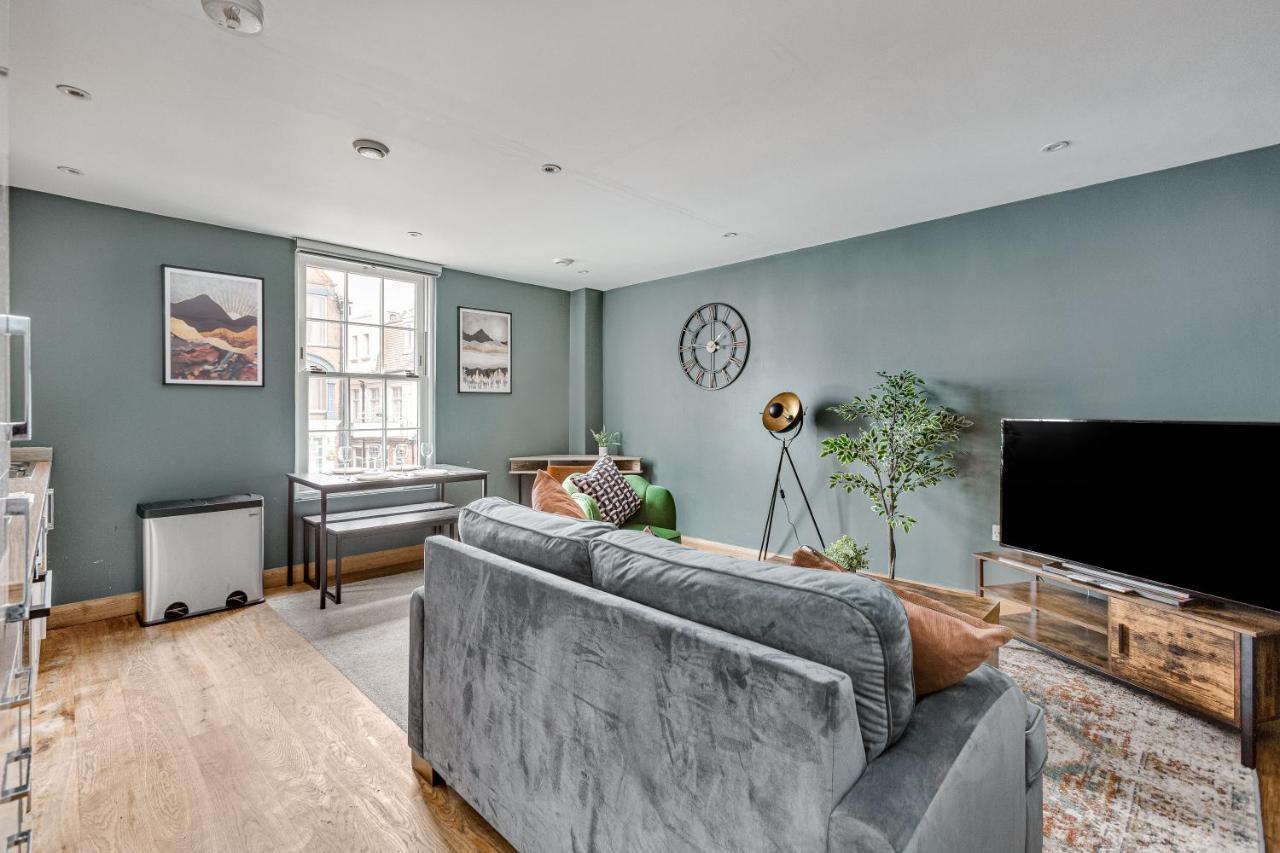 Homely 2 Beds Apt Up To 5 Guests-Wifi By Tent Serviced Apartments Чертсі Екстер'єр фото